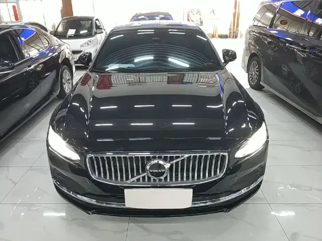 Volvo S90 — Фото автомобиля 2