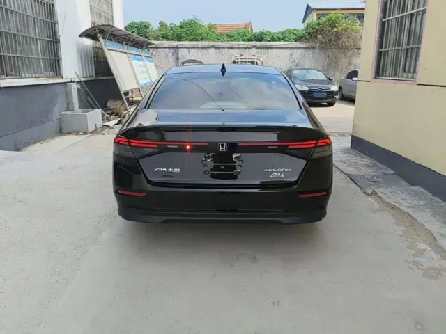 Honda Accord — Фото автомобиля 3