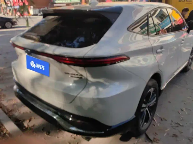 Toyota Venza 2023 2.5L Smart Hybrid FWD Luxury — Фото автомобиля 3