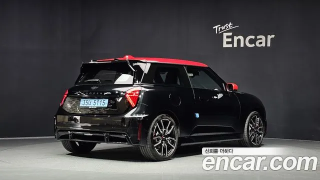 MINI Cooper Generation 4 — Фото автомобиля 2