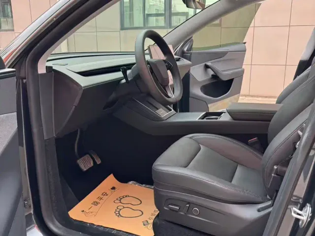 Tesla Model Y — Фото автомобиля 7