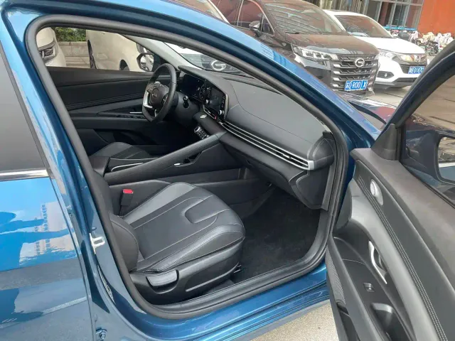 Hyundai Elantra — Фото автомобиля 10
