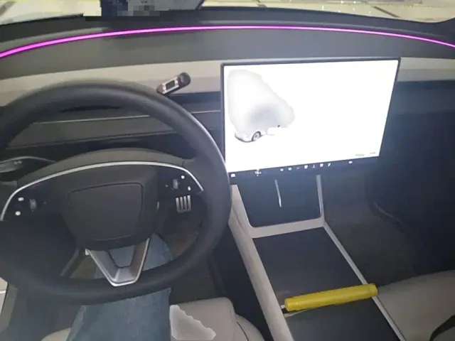 Tesla Model Y L — Фото автомобиля 9