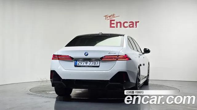 Фотография автомобиля — BMW 5-Series