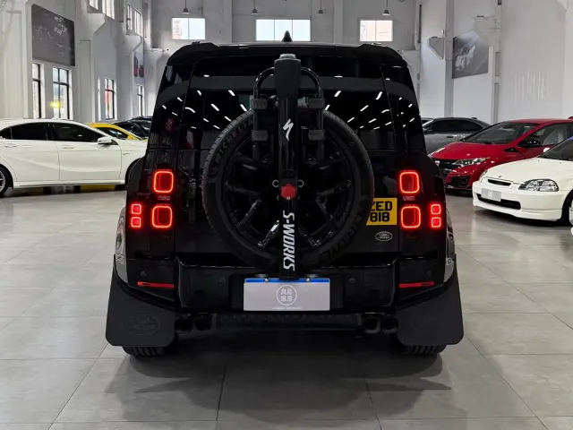 Land Rover Defender — Фото автомобиля 5