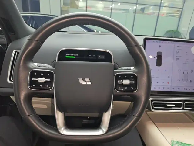 Li Auto L8 — Фото автомобиля 10