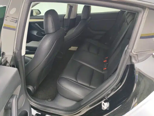 Tesla Model 3 — Фото автомобиля 11
