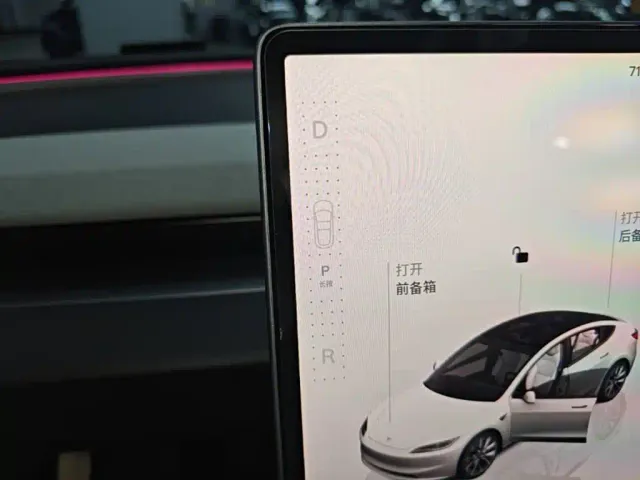 Tesla Model 3 — Фото автомобиля 13