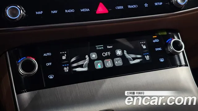 Genesis GV70 — Фото автомобиля 27