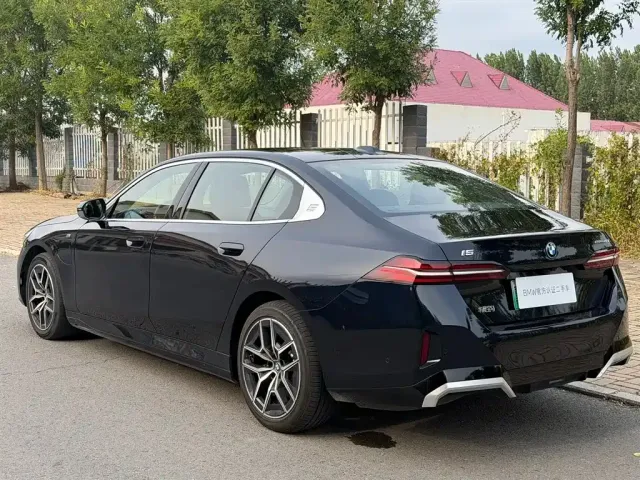 BMW BMW i5 2025 eDrive 40L M Sport Package — Фото автомобиля 6