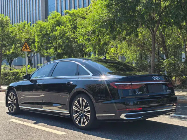 Audi A8 — Фото автомобиля 17