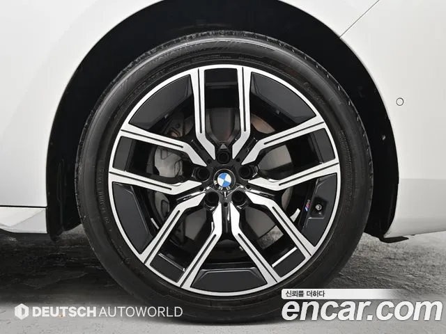 BMW 7-Series 7 серия (G70) 740i xDrive M Sport — Фото автомобиля 5