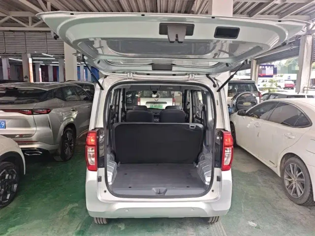 Wuling Zhiguang NEV — Фото автомобиля 18