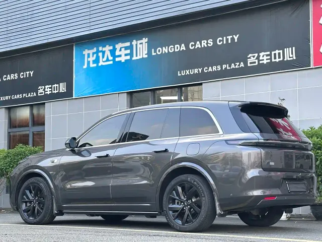 Li Auto L8 — Фото автомобиля 13