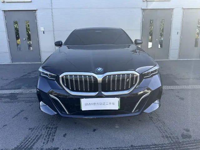 BMW i5 — Фото автомобиля 3