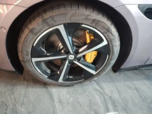 Xiaomi SU7 — Фото автомобиля 22