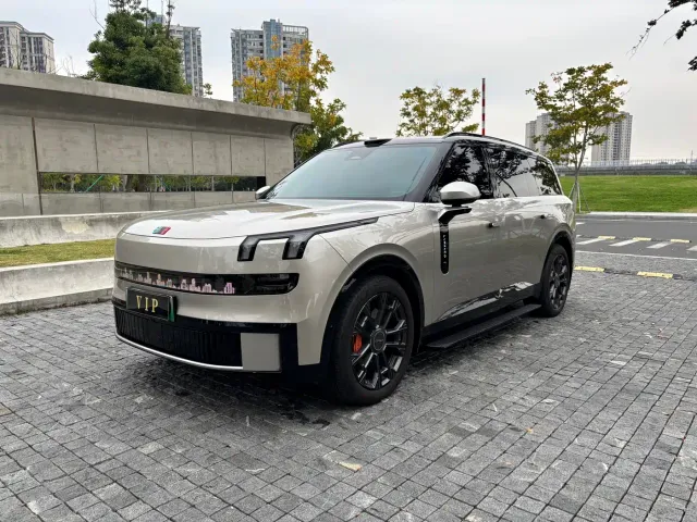 Фотография автомобиля — Lynk & Co 900