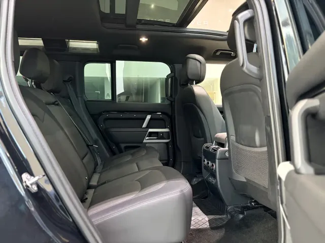 Land Rover Defender — Фото автомобиля 11