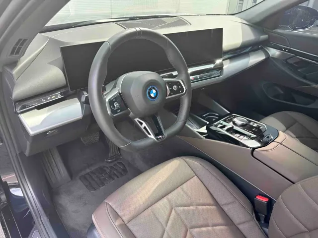 BMW i5 — Фото автомобиля 8
