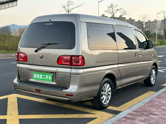 Forthing Lingzhi — Фото автомобиля 3