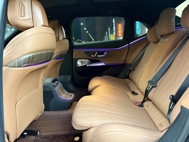 Mercedes-Benz E-Class — Фото автомобиля 14