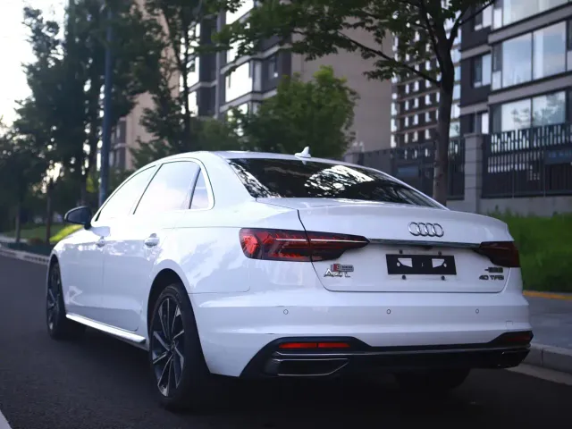 Audi A4L — Фото автомобиля 5