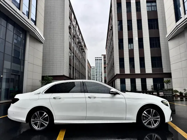 Mercedes-Benz E-Class — Фото автомобиля 8