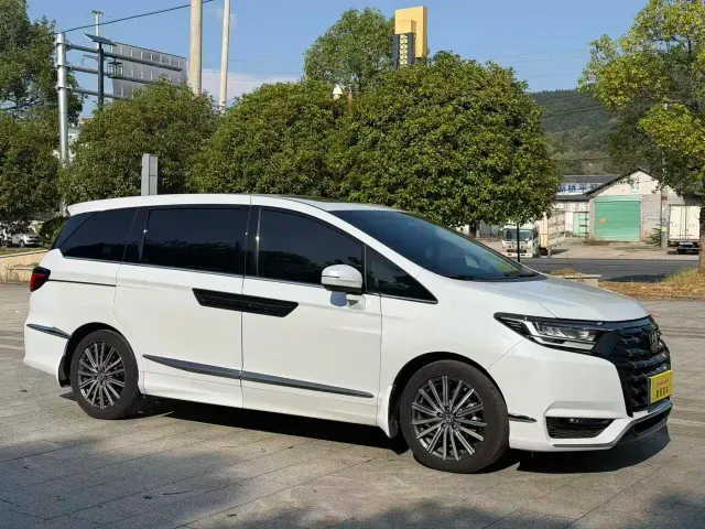 Honda Elysion — Фото автомобиля 6