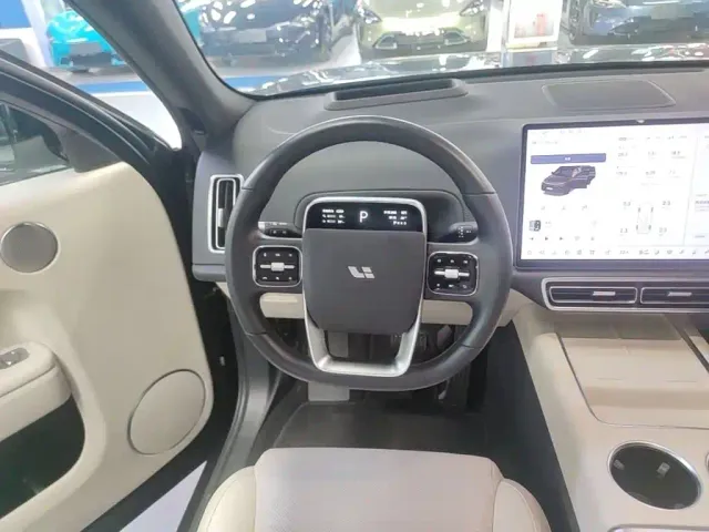Li Auto L7 — Фото автомобиля 10