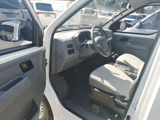 Wuling Motors Wuling Yangguang 2024 300KM Comfort Bus Version 75kW — Фото автомобиля 15