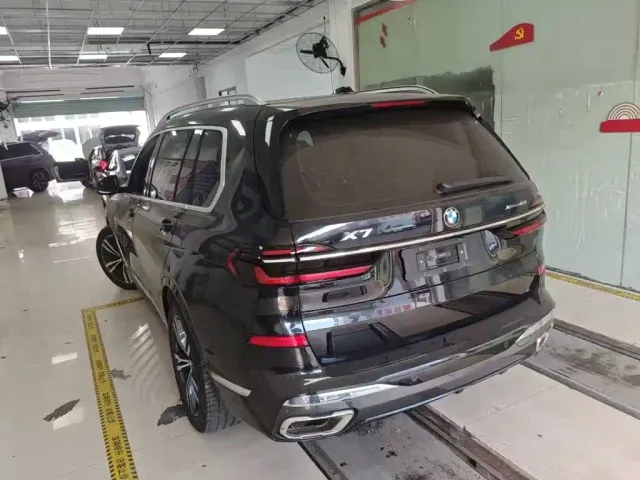 BMW X7 — Фото автомобиля 4