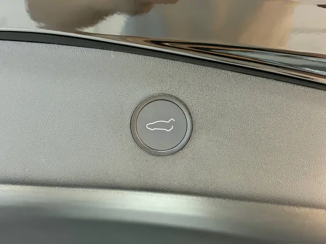 Tesla Model 3 — Фото автомобиля 19