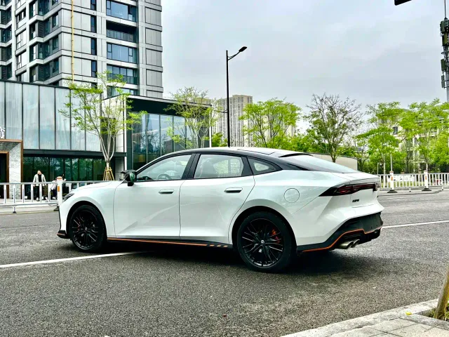 Changan Changan UNI-V 2025 2.0T Sport Version — Фото автомобиля 13