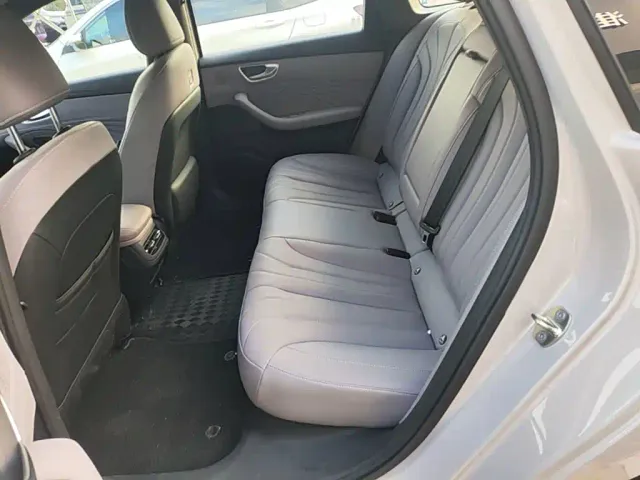 Roewe M7 DMH — Фото автомобиля 16