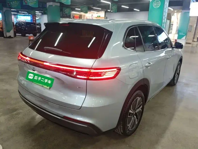 Geely Galaxy Starship 7 EM-i — Фото автомобиля 6