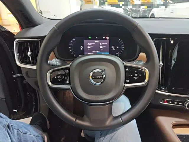 Volvo S90 — Фото автомобиля 10