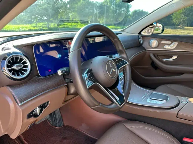 Mercedes-Benz E-Class — Фото автомобиля 14