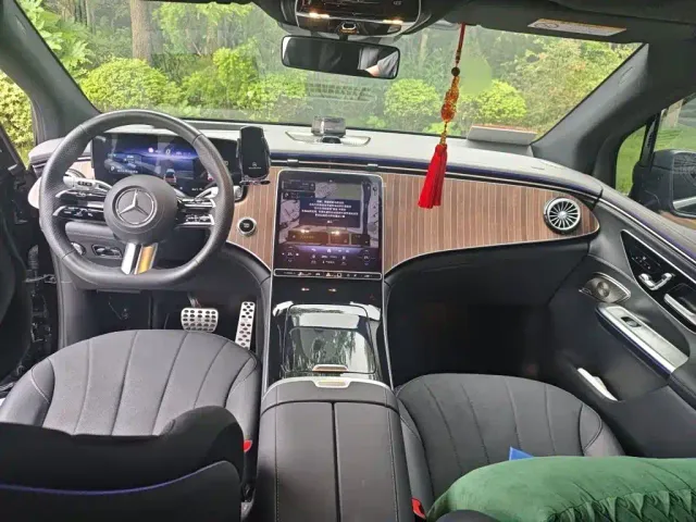 Mercedes-Benz EQE SUV — Фото автомобиля 12