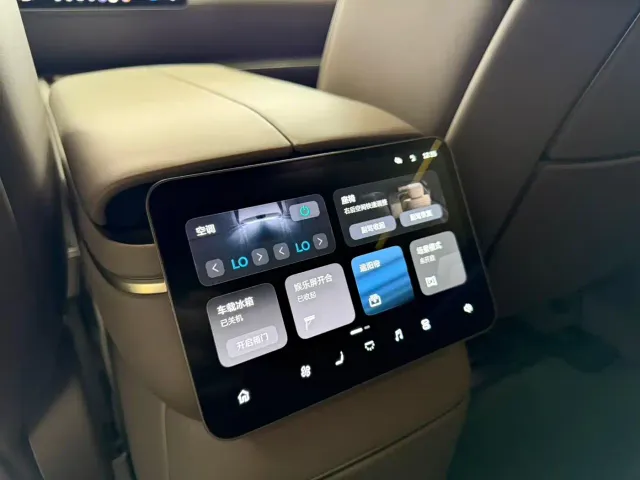 Nio ES8 — Фото автомобиля 7