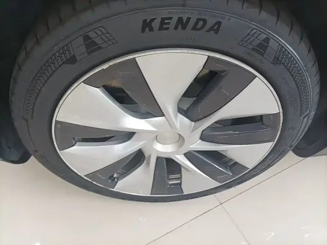 Tesla Model Y — Фото автомобиля 22