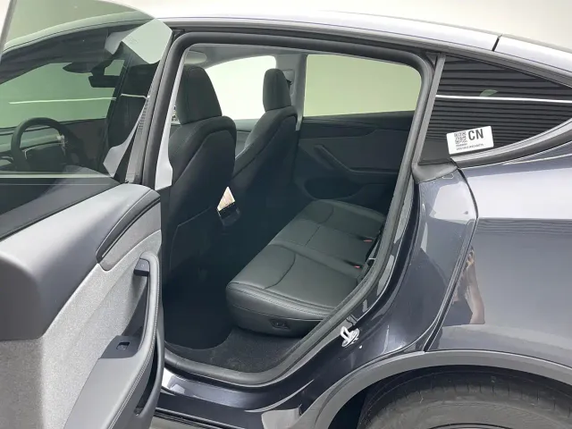Tesla Model Y — Фото автомобиля 17