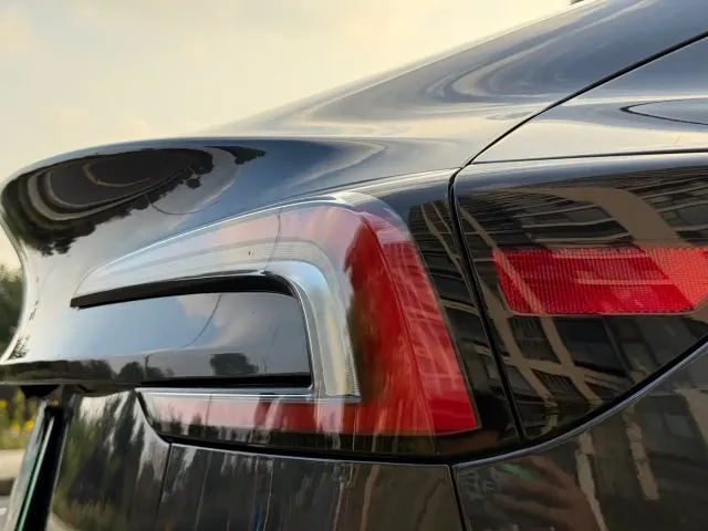 Tesla Model 3 — Фото автомобиля 15
