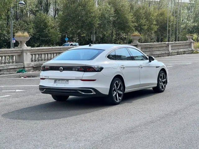 Volkswagen Lamando — Фото автомобиля 4