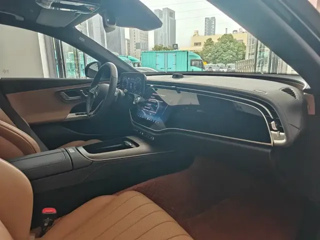 Mercedes-Benz E-Class — Фото автомобиля 14