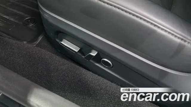 Tesla Model 3 — Фото автомобиля 24