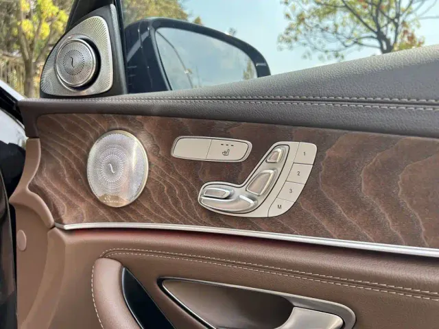 Mercedes-Benz E-Class — Фото автомобиля 16