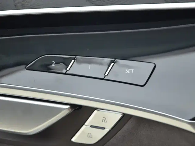 Audi A8 — Фото автомобиля 12