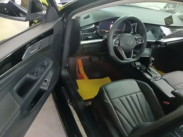 Volkswagen Passat — Фото автомобиля 15