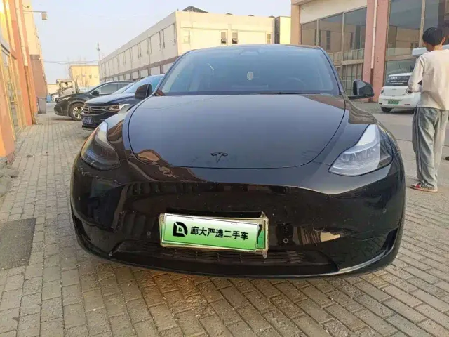 Tesla Model Y — Фото автомобиля 2