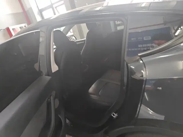 Tesla Model Y — Фото автомобиля 6